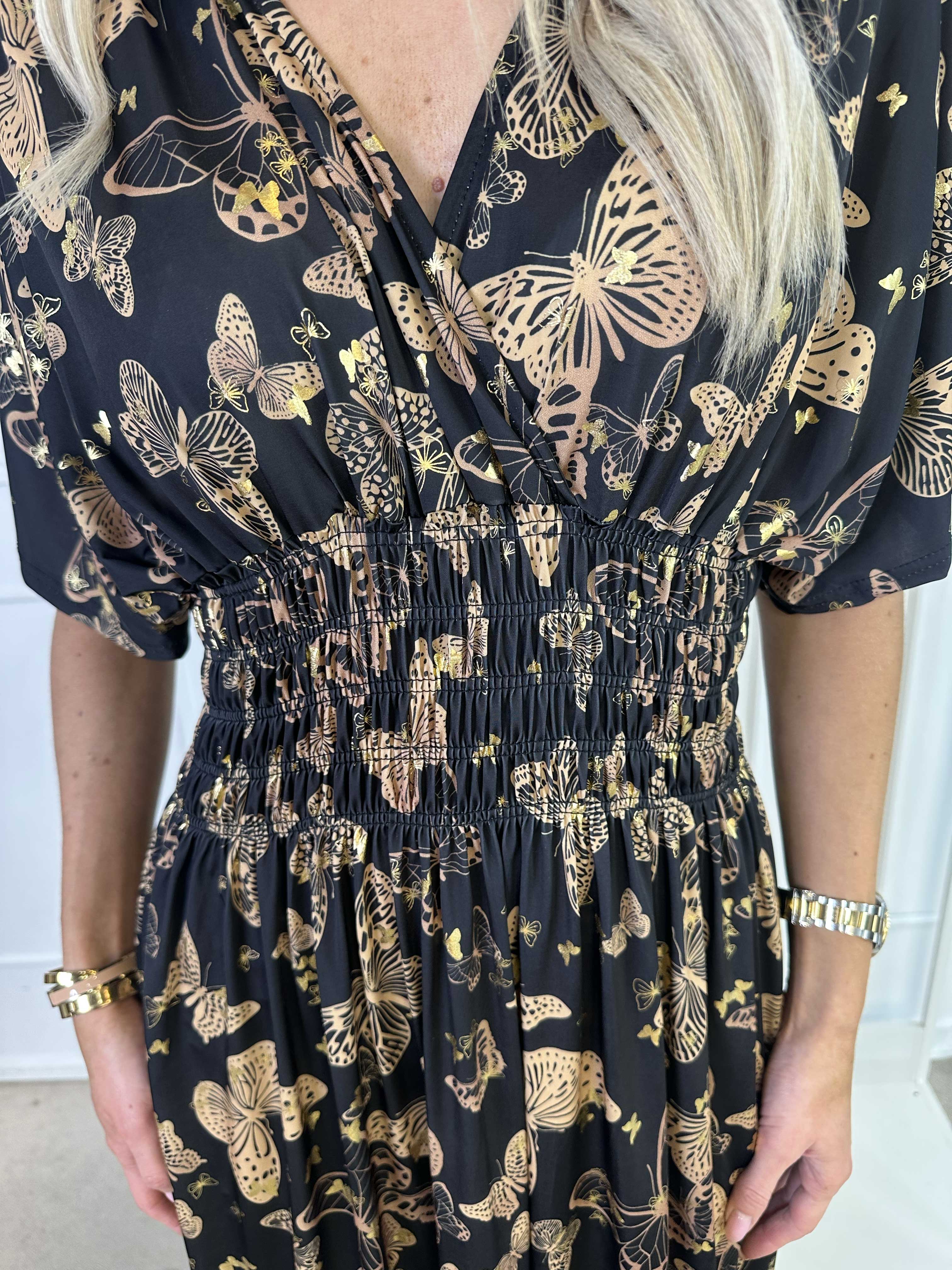 Pams Butterfly - Lang elastisk kjole med smock i livet